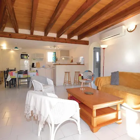 Dom wakacyjny Cozy In With Outdoor Swimming Pool *